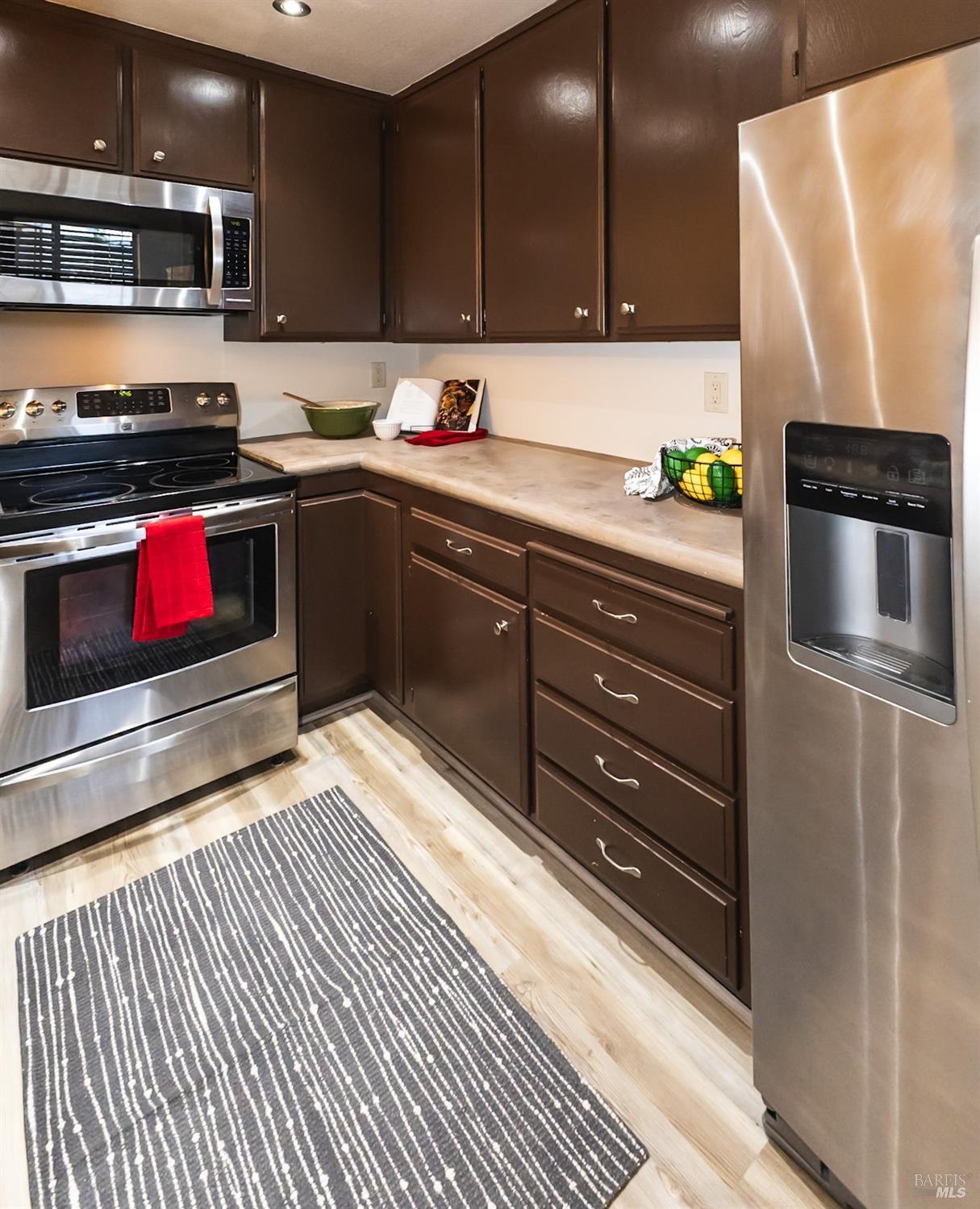 Detail Gallery Image 12 of 21 For 103 Woodlake Dr, Santa Rosa,  CA 95405 - 2 Beds | 1 Baths