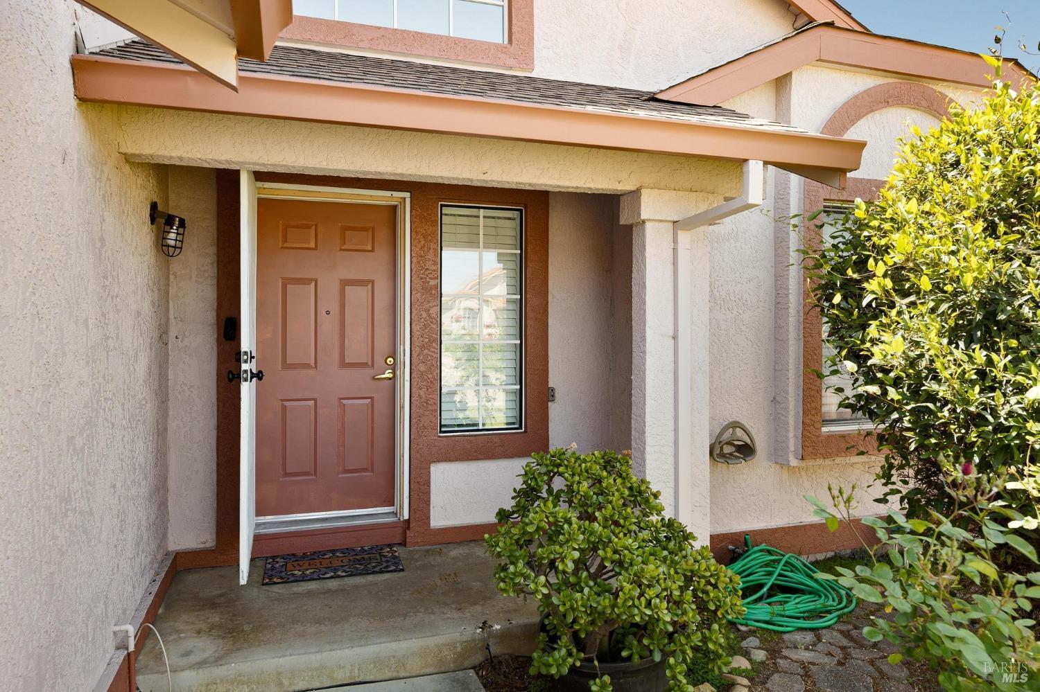Detail Gallery Image 4 of 42 For 728 Monte Carlo Dr, Suisun City,  CA 94585 - 4 Beds | 3 Baths