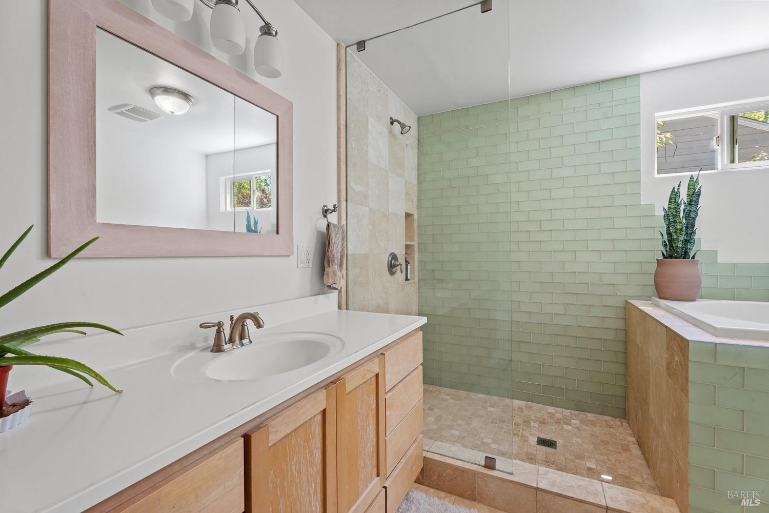 Detail Gallery Image 17 of 35 For 555 Hazel Ave, Ukiah,  CA 95482 - 4 Beds | 3 Baths