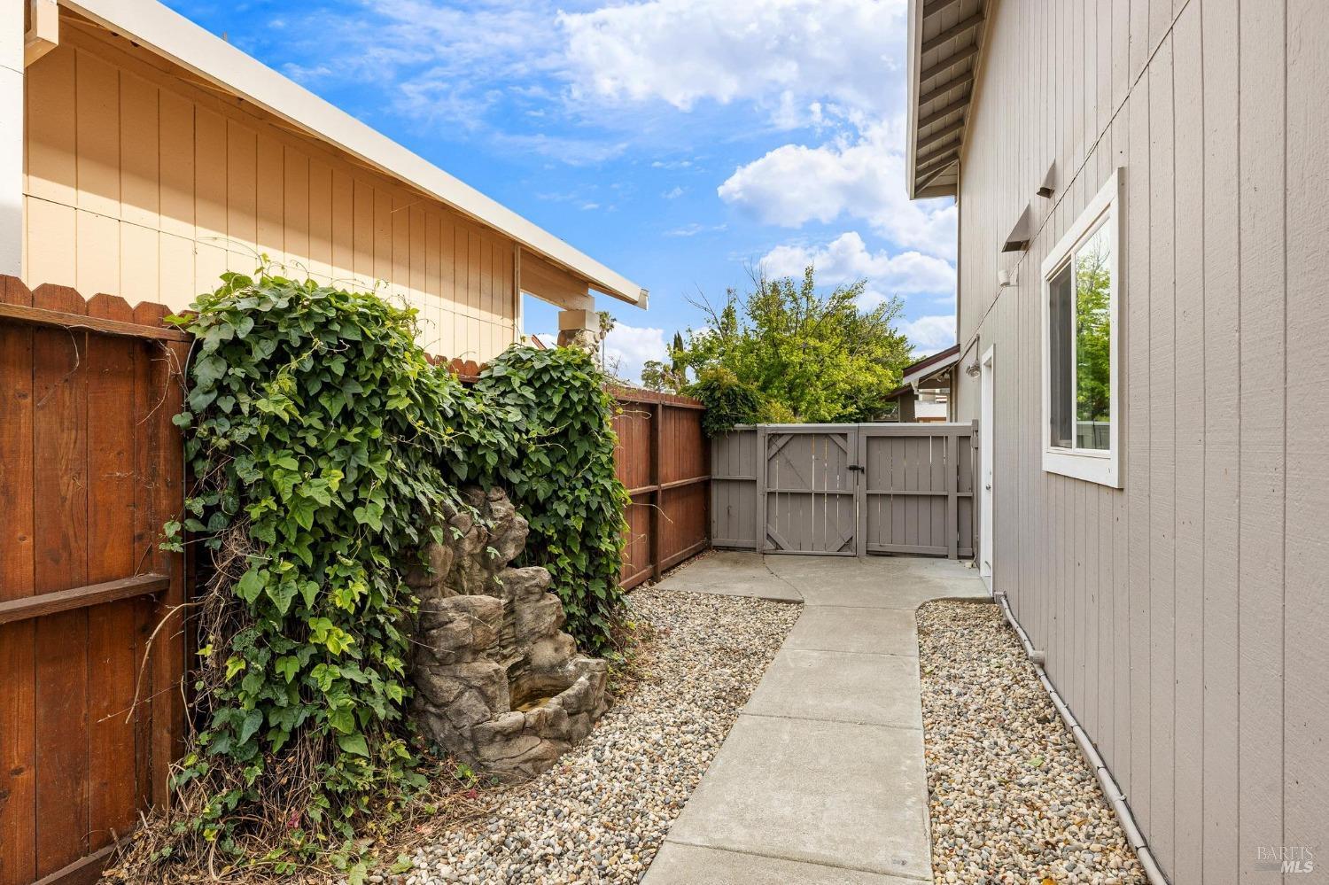 Detail Gallery Image 31 of 37 For 814 Morissette Way, Vacaville,  CA 95687 - 3 Beds | 2/1 Baths