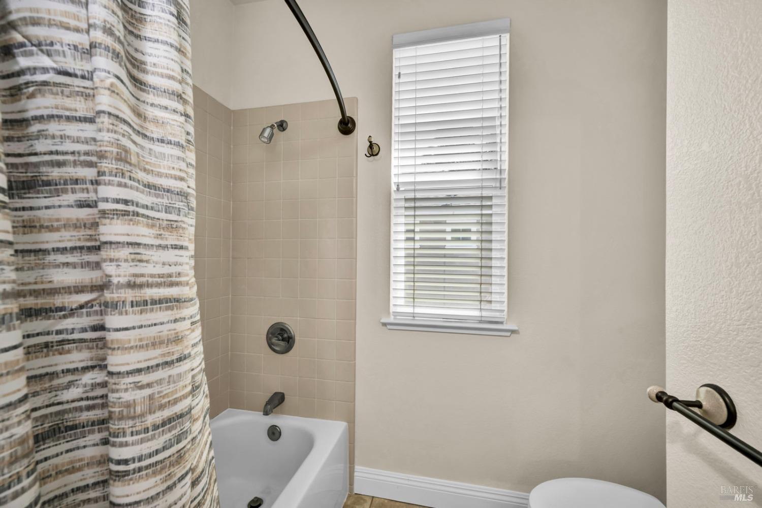 Detail Gallery Image 39 of 49 For 5 Clark Ave, Cloverdale,  CA 95425 - 3 Beds | 2/1 Baths