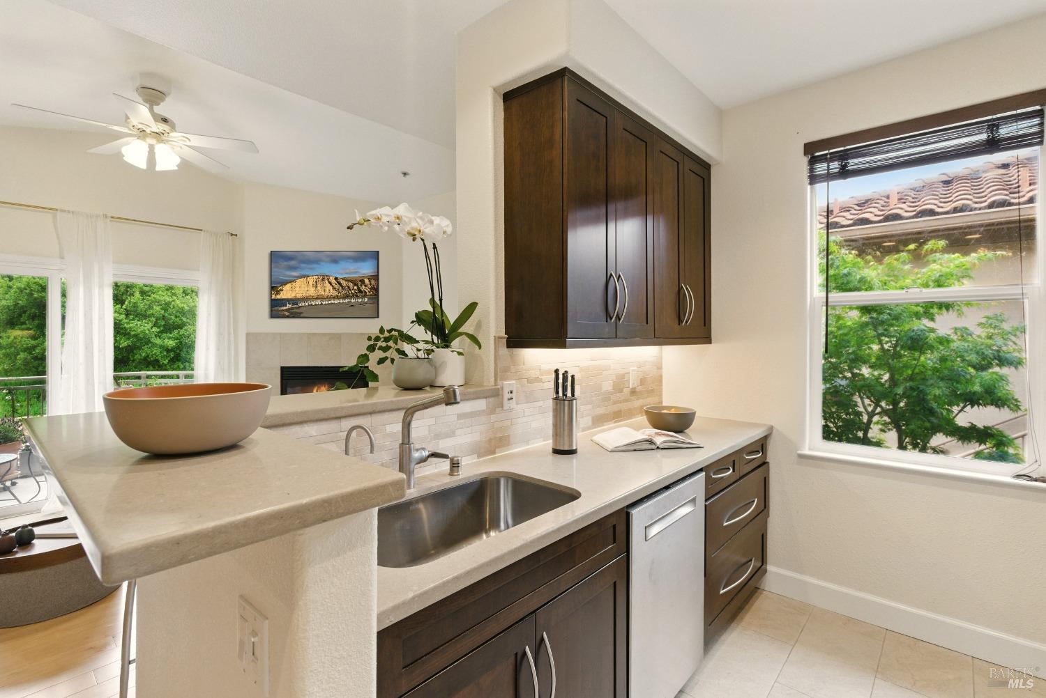 Detail Gallery Image 7 of 39 For 401 North Ave #310,  San Rafael,  CA 94903 - 1 Beds | 1 Baths