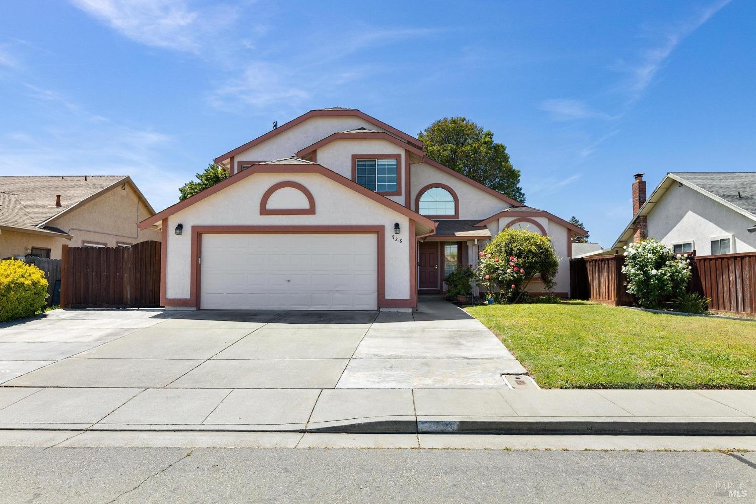 Detail Gallery Image 2 of 42 For 728 Monte Carlo Dr, Suisun City,  CA 94585 - 4 Beds | 3 Baths