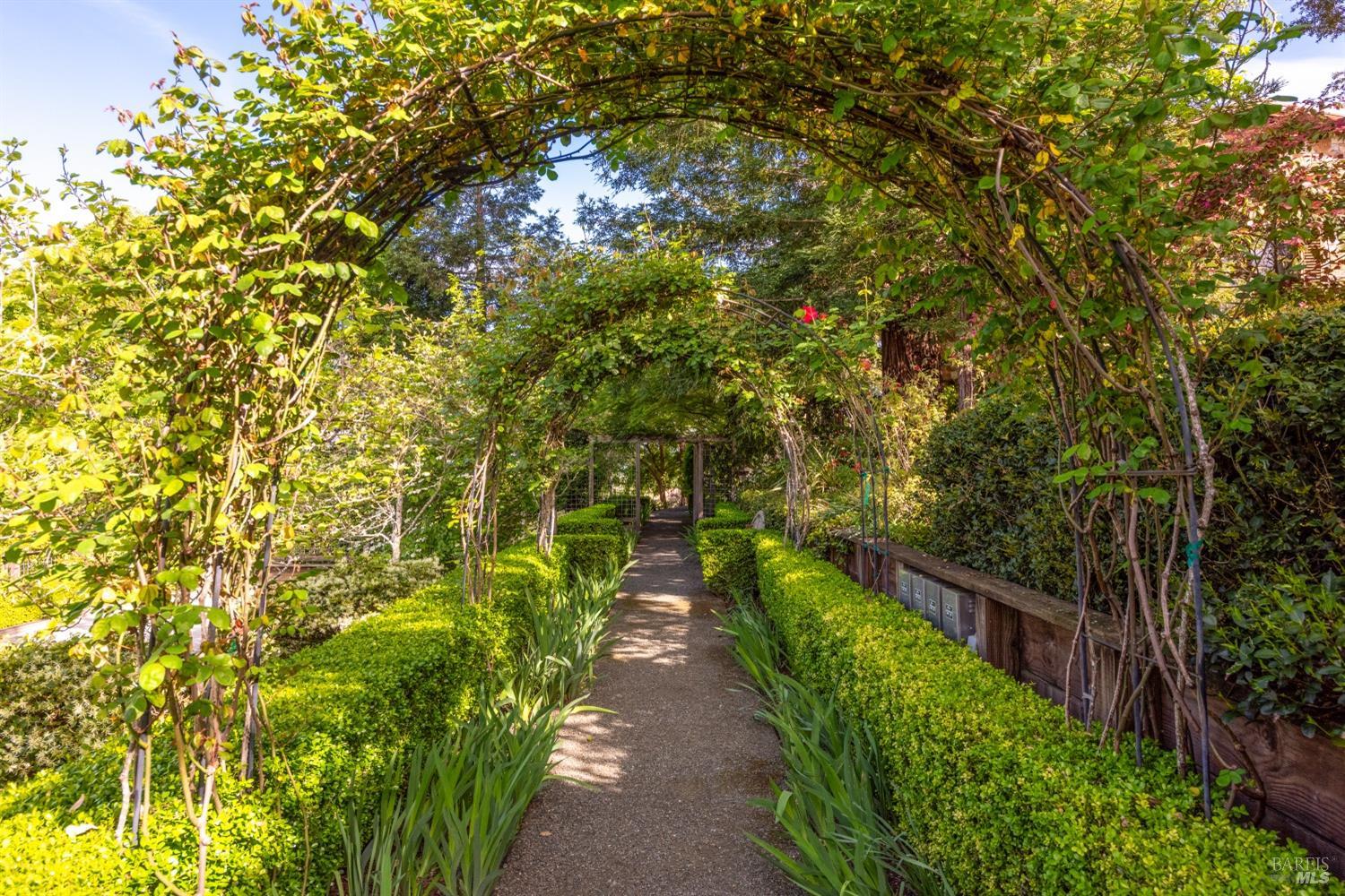 Detail Gallery Image 67 of 96 For 4030 Old Barn Rd, Healdsburg,  CA 95448 - 4 Beds | 5/1 Baths