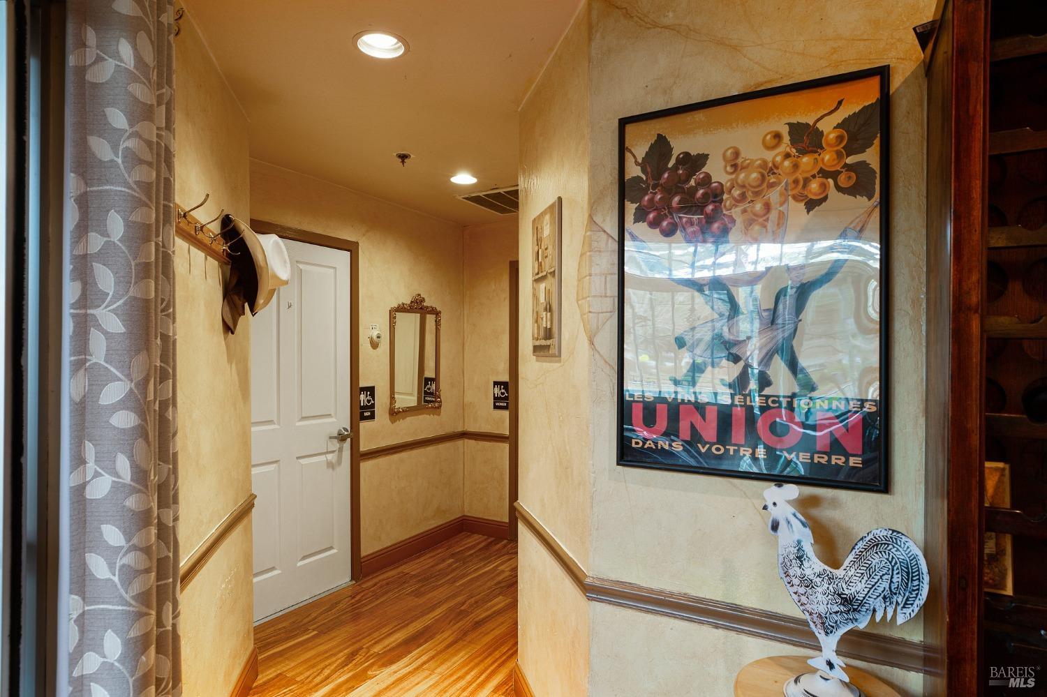Detail Gallery Image 12 of 25 For 504 N Cloverdale Blvd,  Cloverdale,  CA 95425 - – Beds | – Baths