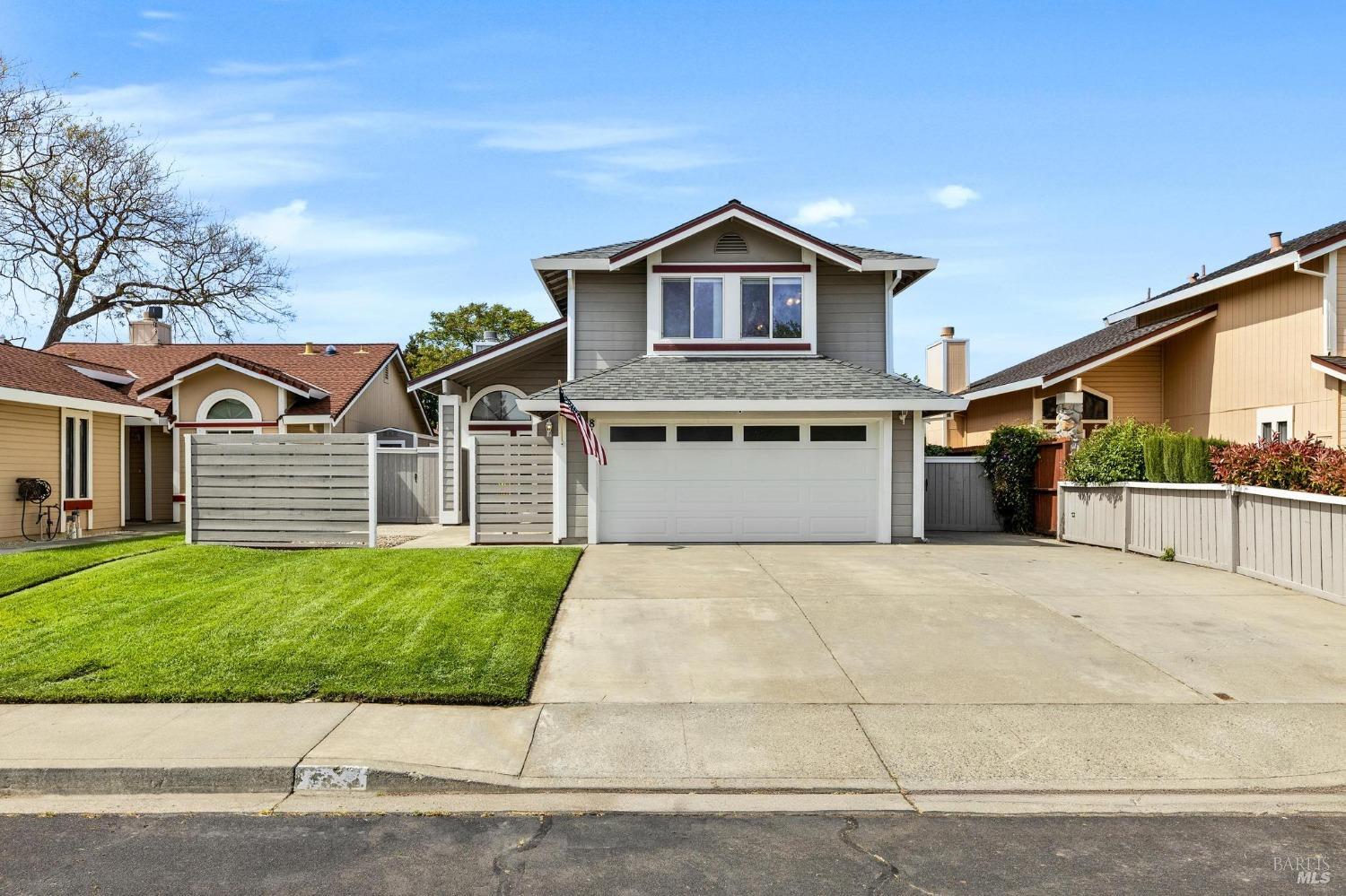 Detail Gallery Image 1 of 37 For 814 Morissette Way, Vacaville,  CA 95687 - 3 Beds | 2/1 Baths