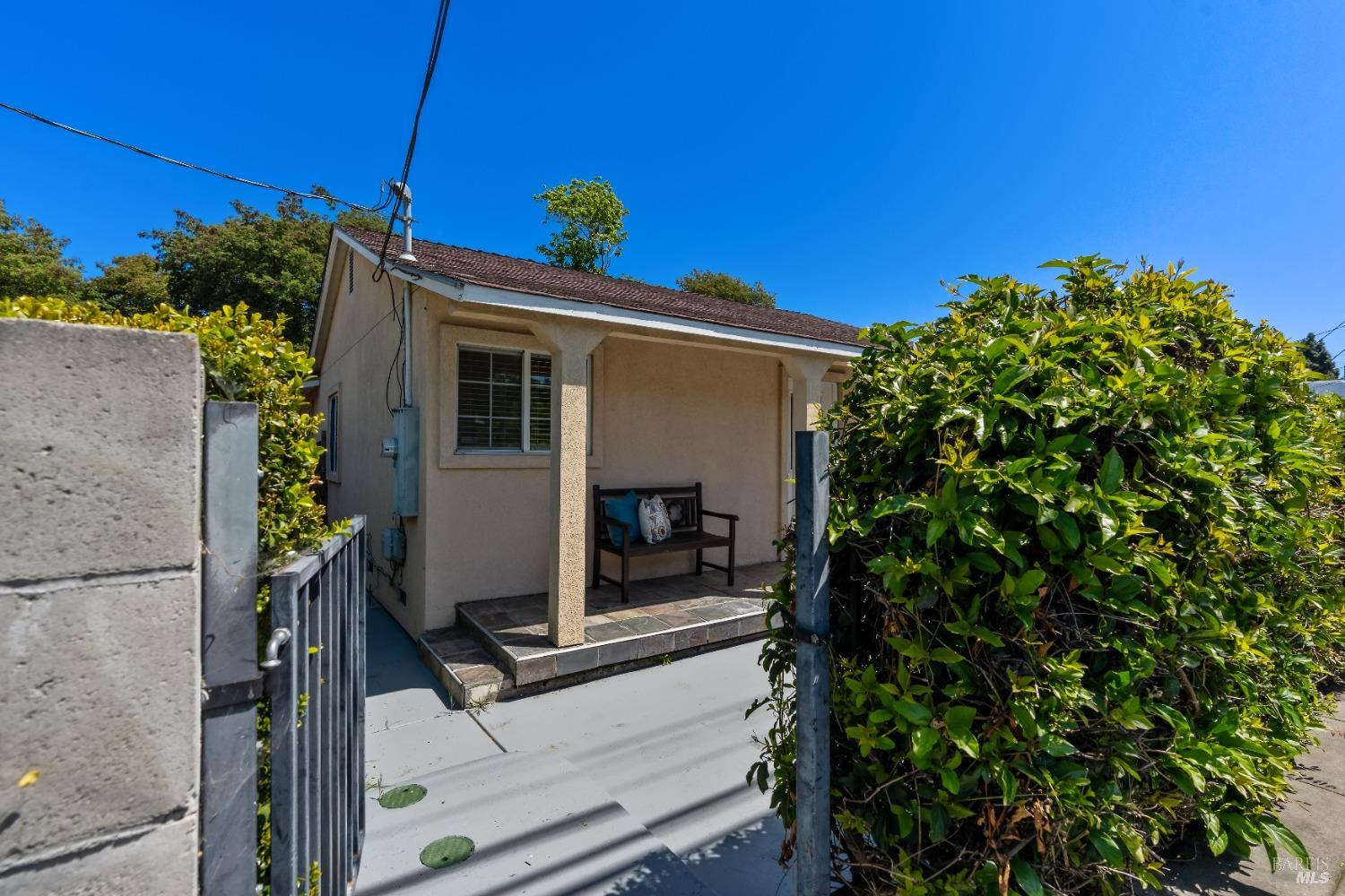 Detail Gallery Image 2 of 45 For 2208 Sacramento St, Vallejo,  CA 94590 - 4 Beds | 2 Baths