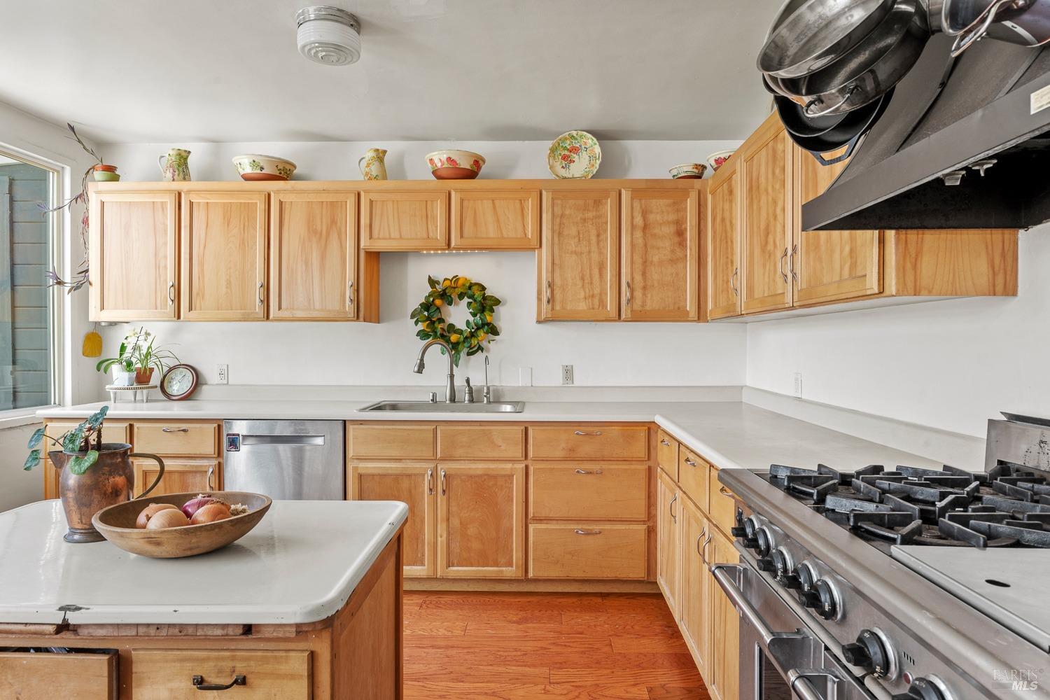 Detail Gallery Image 9 of 35 For 555 Hazel Ave, Ukiah,  CA 95482 - 4 Beds | 3 Baths