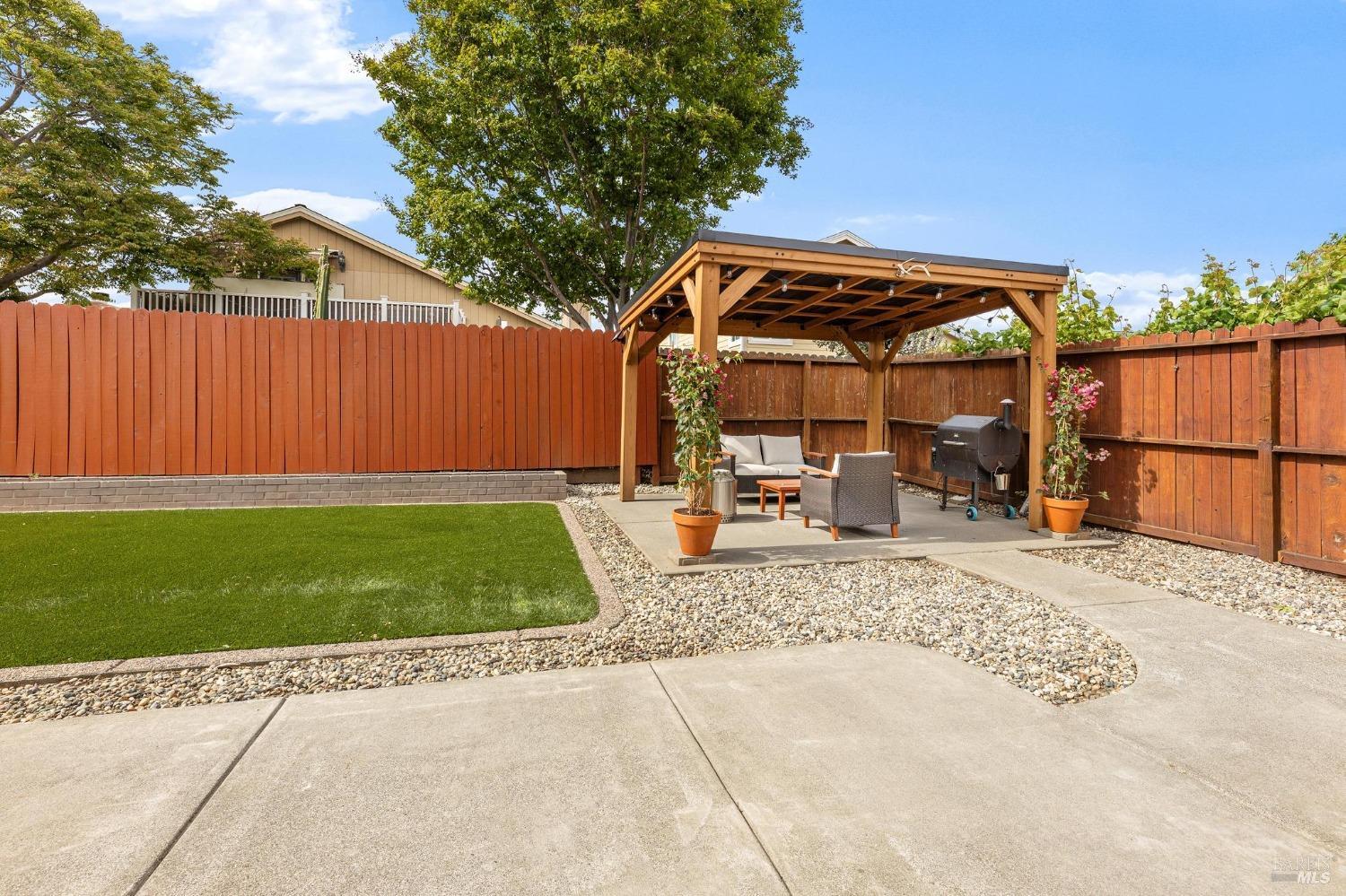 Detail Gallery Image 25 of 37 For 814 Morissette Way, Vacaville,  CA 95687 - 3 Beds | 2/1 Baths