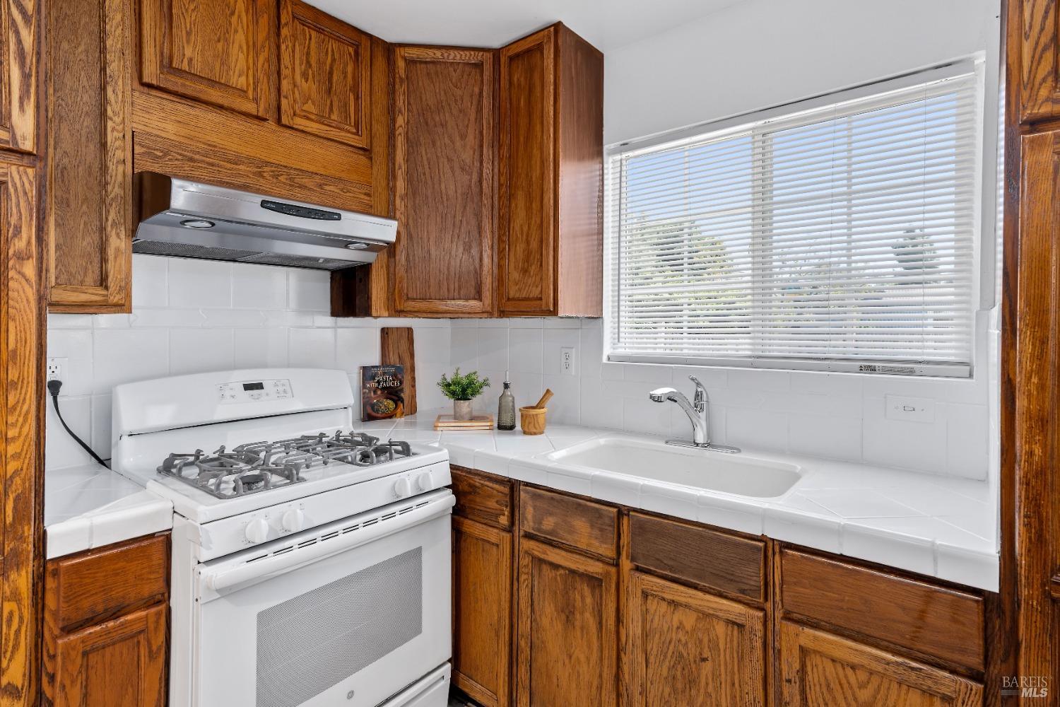Detail Gallery Image 17 of 45 For 2208 Sacramento St, Vallejo,  CA 94590 - 4 Beds | 2 Baths