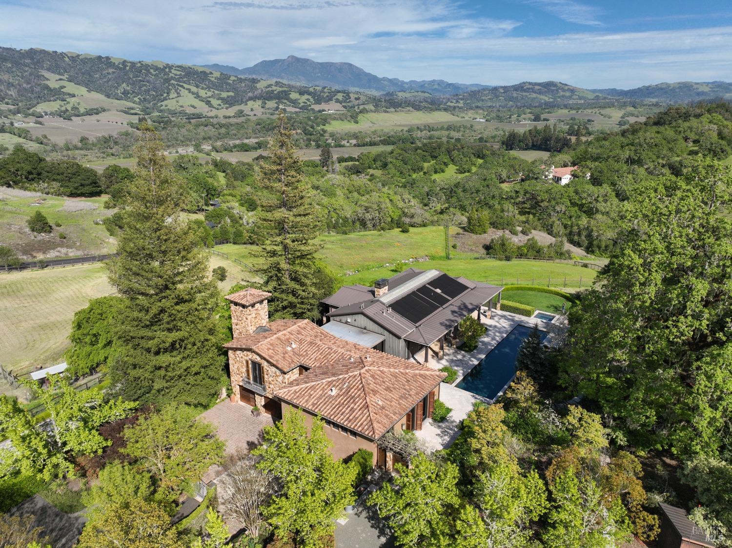 Detail Gallery Image 2 of 96 For 4030 Old Barn Rd, Healdsburg,  CA 95448 - 4 Beds | 5/1 Baths