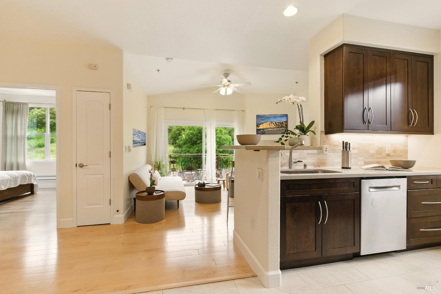 Detail Gallery Image 11 of 39 For 401 North Ave #310,  San Rafael,  CA 94903 - 1 Beds | 1 Baths