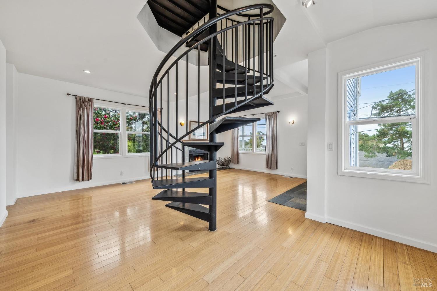 Detail Gallery Image 15 of 76 For 58 Main St, San Rafael,  CA 94964 - 2 Beds | 2 Baths