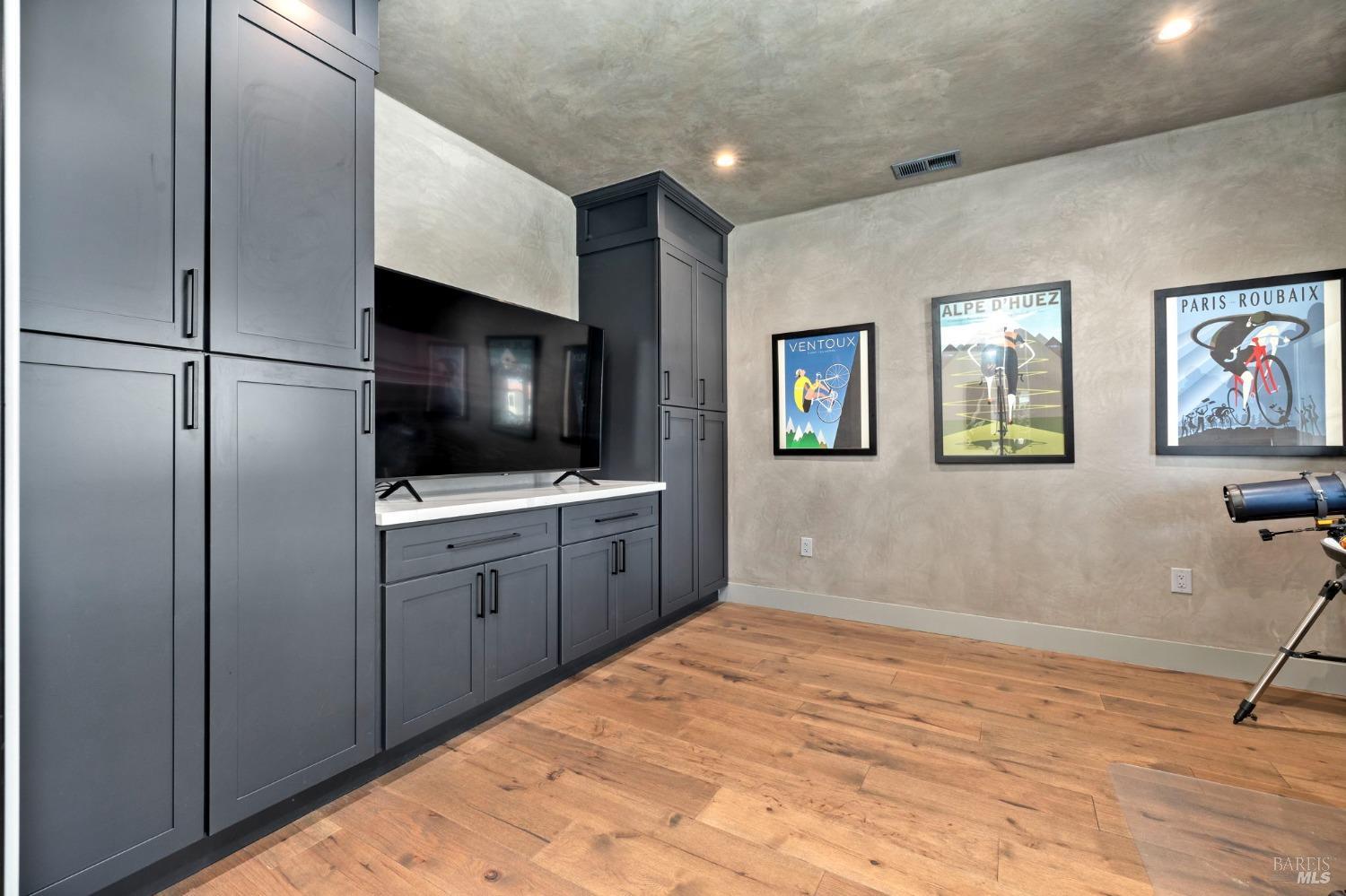 Detail Gallery Image 25 of 59 For 3750 Sawgrass Pl, Santa Rosa,  CA 95403 - 4 Beds | 3/1 Baths
