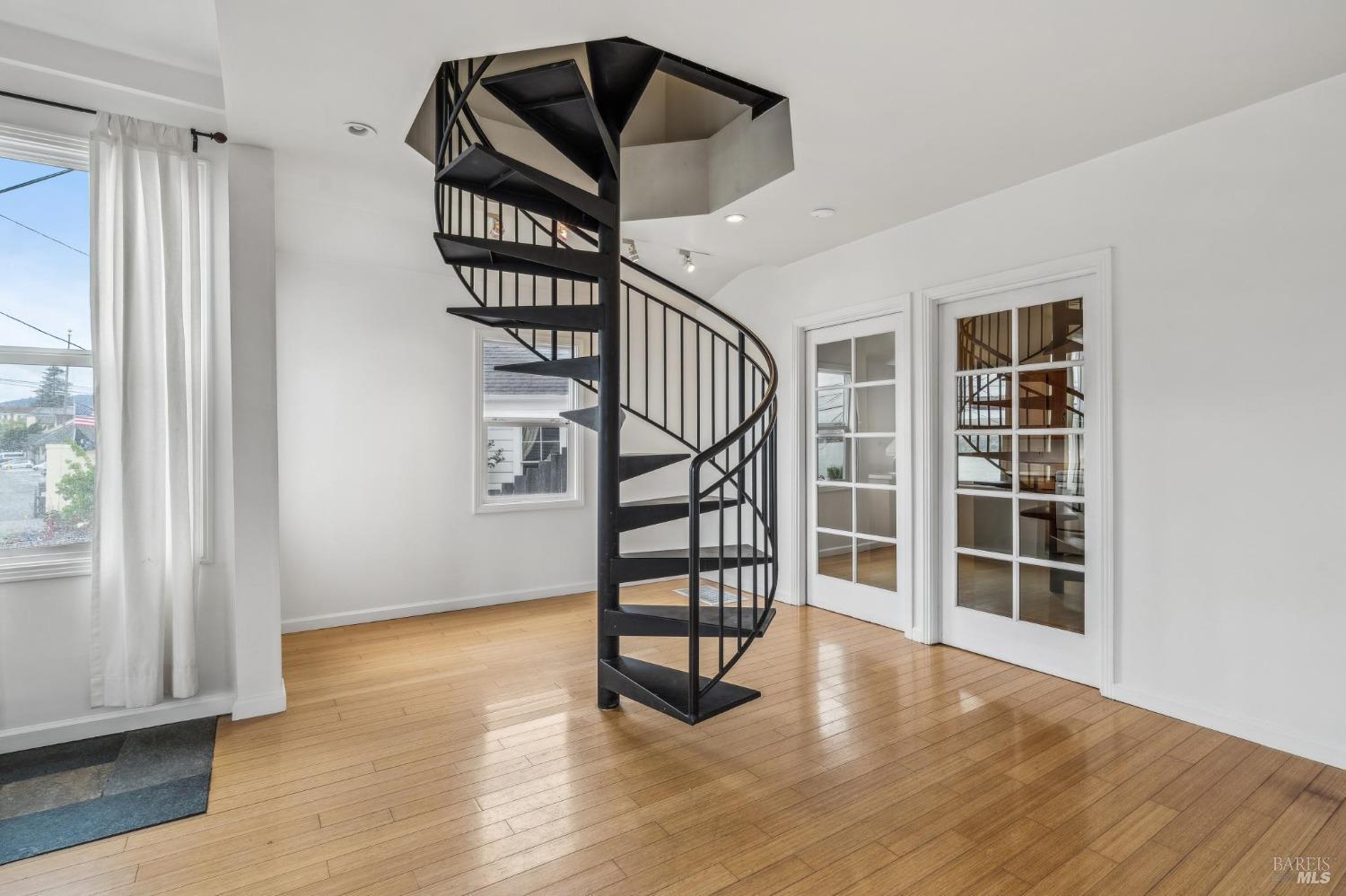 Detail Gallery Image 13 of 76 For 58 Main St, San Rafael,  CA 94964 - 2 Beds | 2 Baths