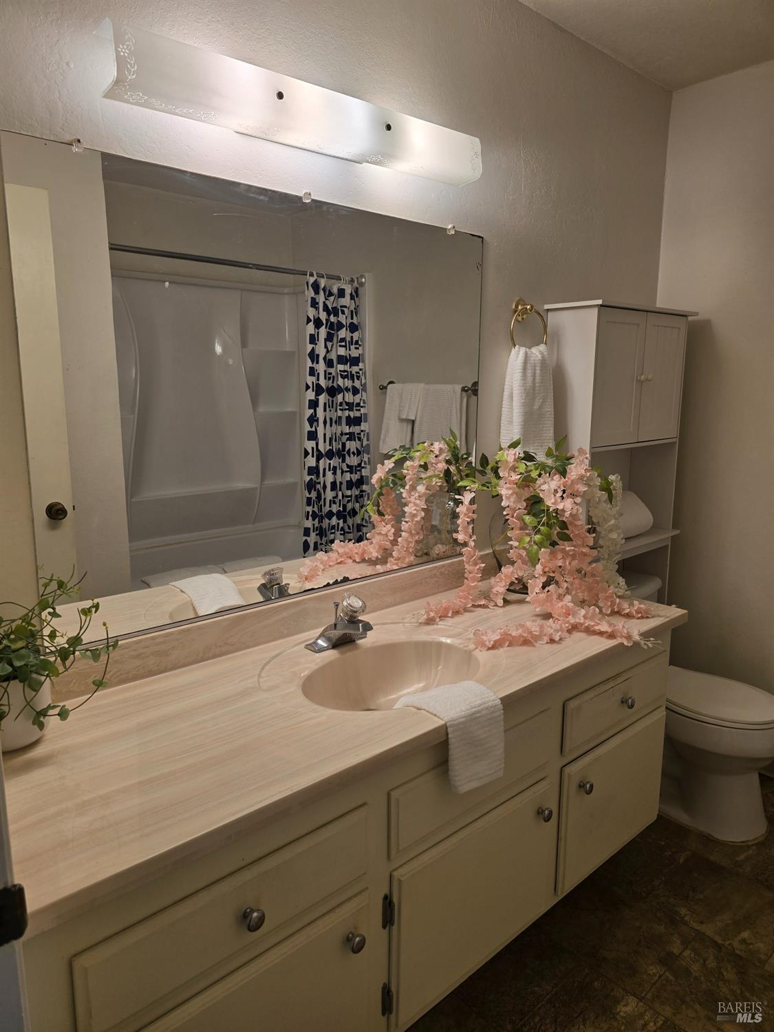 Detail Gallery Image 8 of 19 For 3050 Yulupa Ave, Santa Rosa,  CA 95405 - 2 Beds | 1/1 Baths