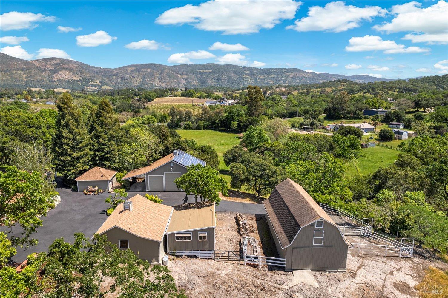 Detail Gallery Image 44 of 88 For 2297 1st Ave, Napa,  CA 94558 - 3 Beds | 3 Baths