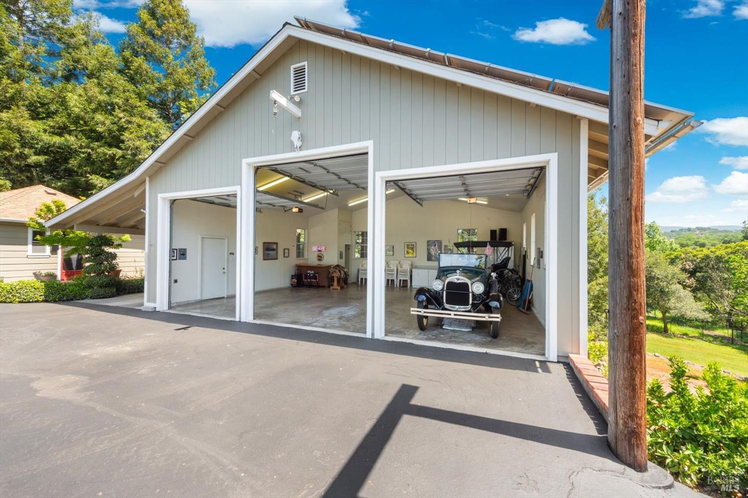 Detail Gallery Image 6 of 88 For 2297 1st Ave, Napa,  CA 94558 - 3 Beds | 3 Baths