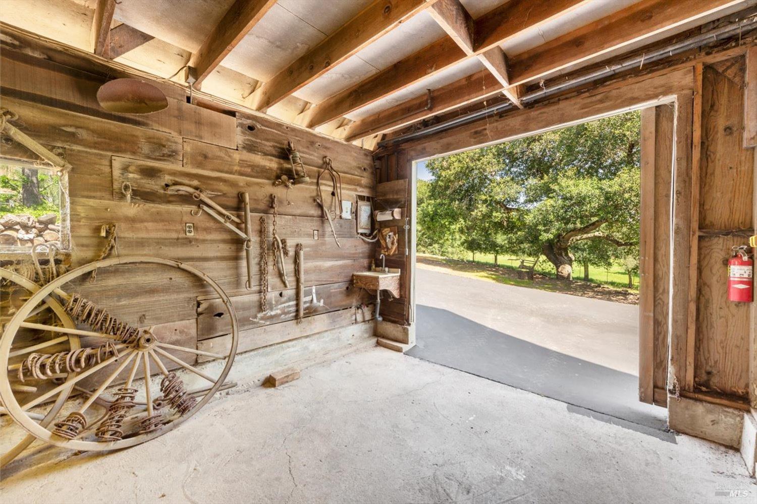Detail Gallery Image 10 of 88 For 2297 1st Ave, Napa,  CA 94558 - 3 Beds | 3 Baths