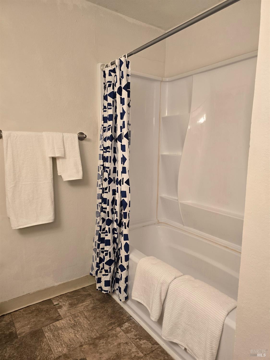 Detail Gallery Image 7 of 19 For 3050 Yulupa Ave, Santa Rosa,  CA 95405 - 2 Beds | 1/1 Baths