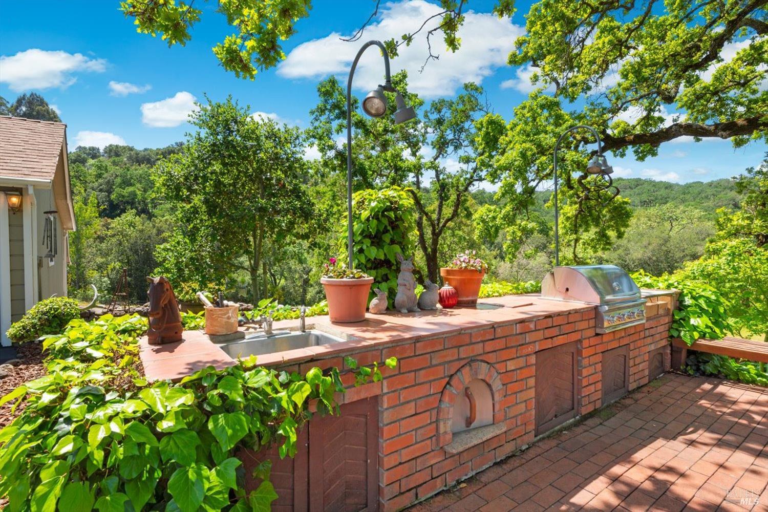 Detail Gallery Image 21 of 88 For 2297 1st Ave, Napa,  CA 94558 - 3 Beds | 3 Baths