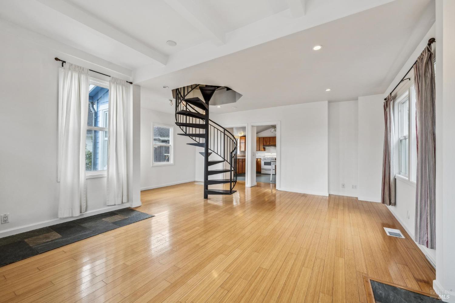 Detail Gallery Image 14 of 76 For 58 Main St, San Rafael,  CA 94964 - 2 Beds | 2 Baths