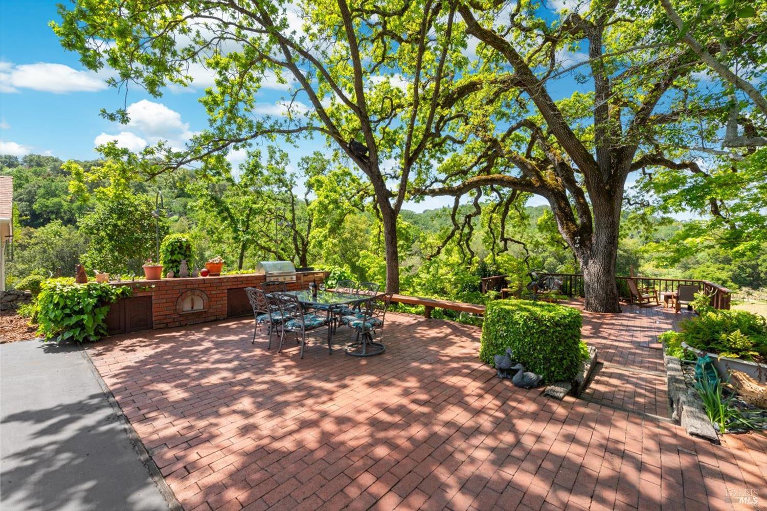 Detail Gallery Image 20 of 88 For 2297 1st Ave, Napa,  CA 94558 - 3 Beds | 3 Baths
