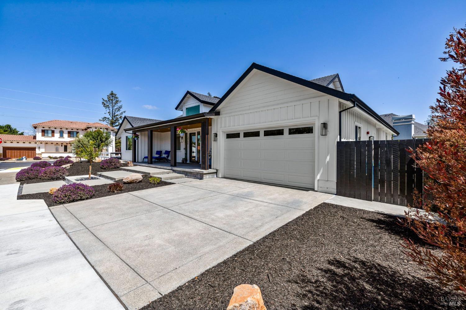 Detail Gallery Image 4 of 59 For 3750 Sawgrass Pl, Santa Rosa,  CA 95403 - 4 Beds | 3/1 Baths