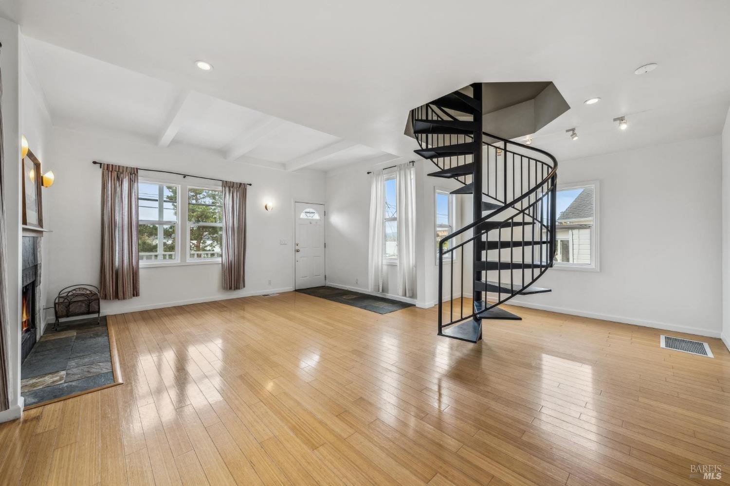 Detail Gallery Image 16 of 76 For 58 Main St, San Rafael,  CA 94964 - 2 Beds | 2 Baths