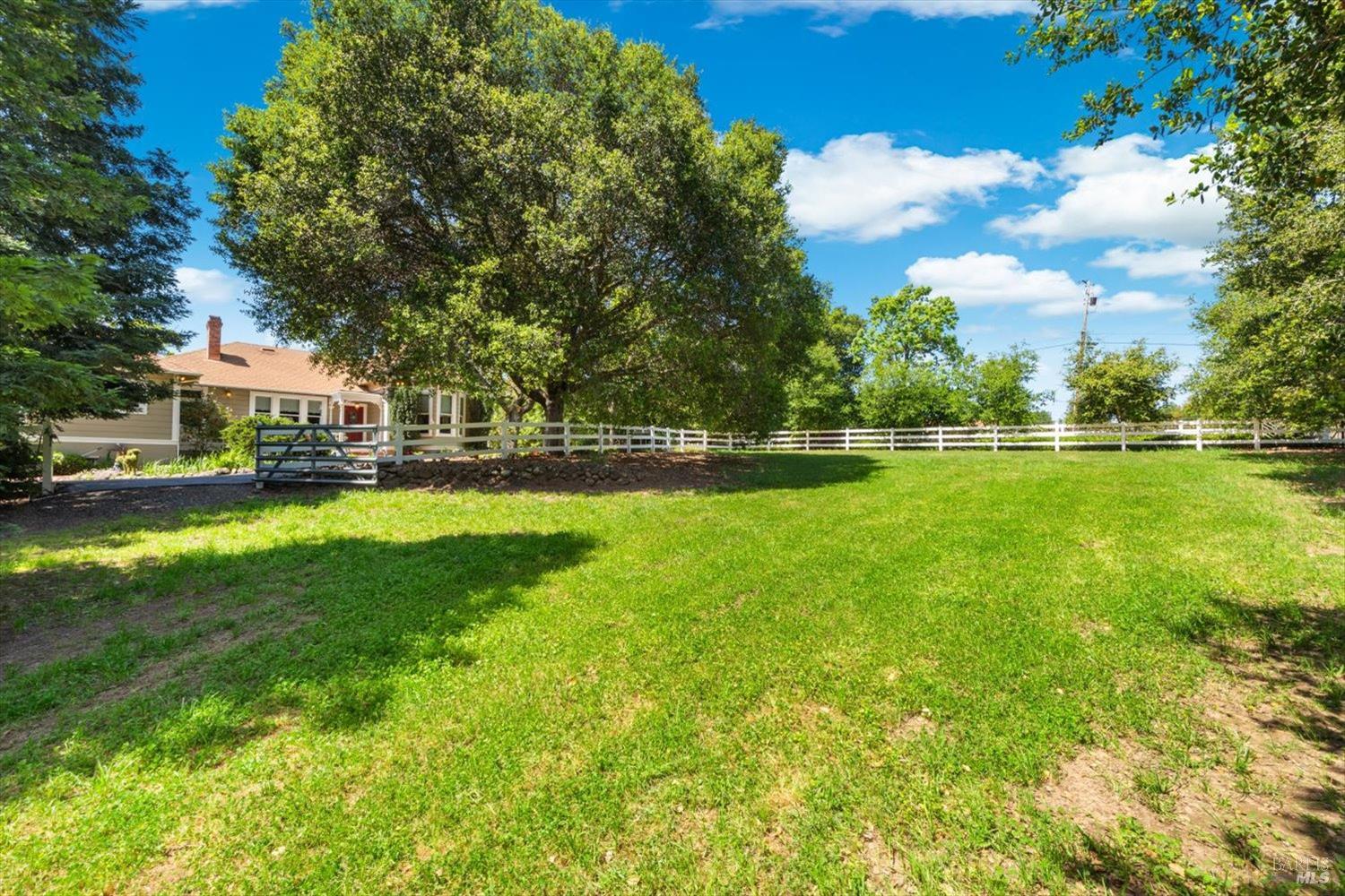 Detail Gallery Image 33 of 88 For 2297 1st Ave, Napa,  CA 94558 - 3 Beds | 3 Baths