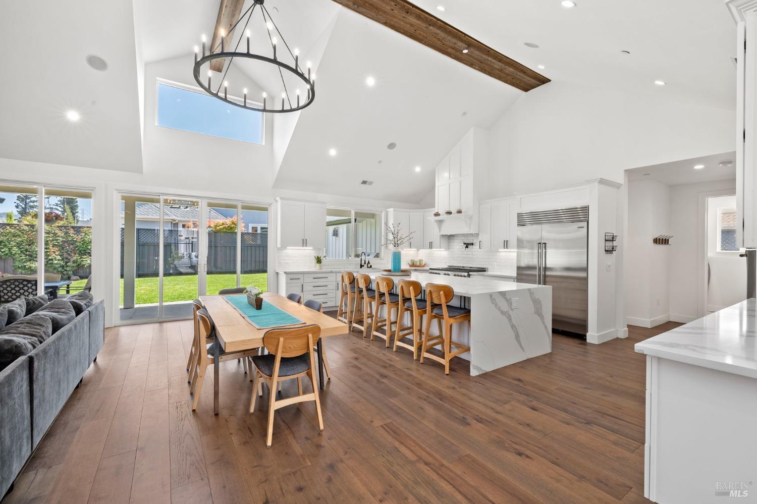 Detail Gallery Image 8 of 59 For 3750 Sawgrass Pl, Santa Rosa,  CA 95403 - 4 Beds | 3/1 Baths