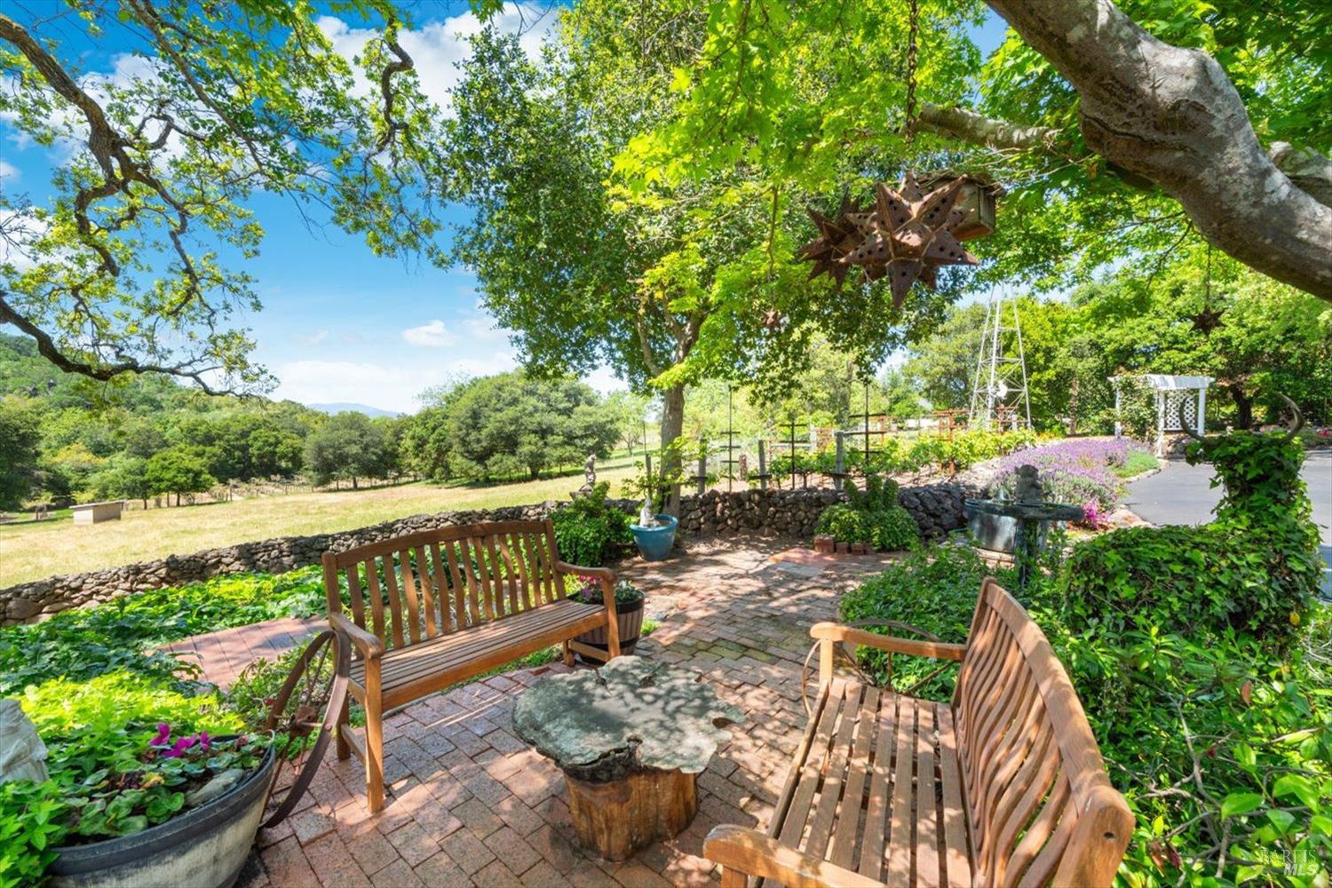 Detail Gallery Image 29 of 88 For 2297 1st Ave, Napa,  CA 94558 - 3 Beds | 3 Baths
