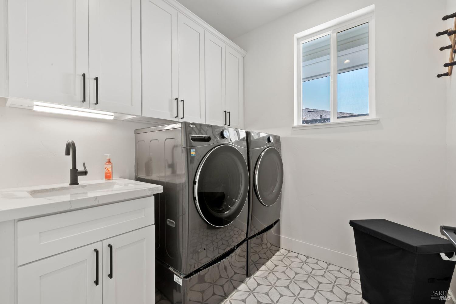 Detail Gallery Image 28 of 59 For 3750 Sawgrass Pl, Santa Rosa,  CA 95403 - 4 Beds | 3/1 Baths