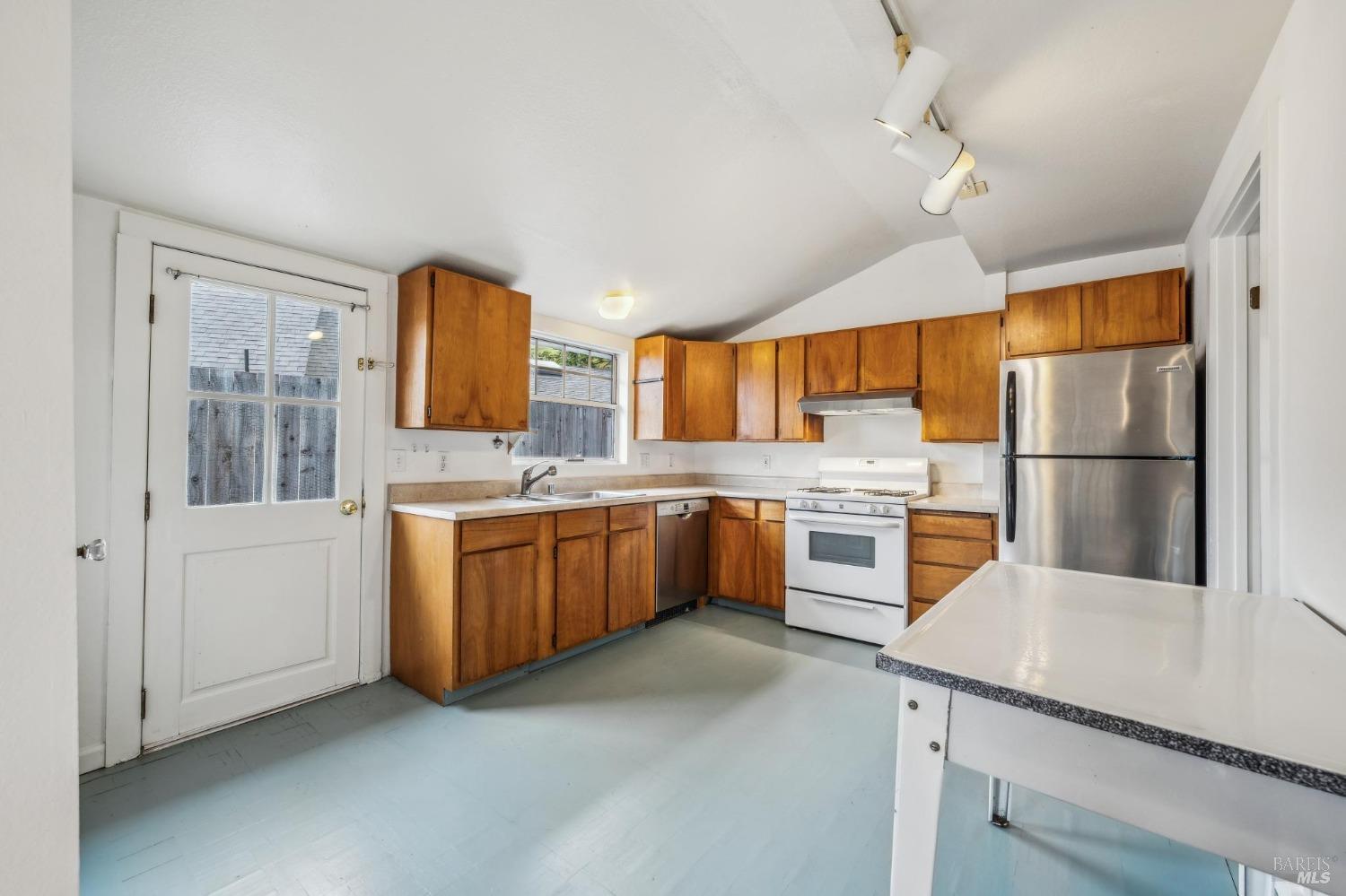 Detail Gallery Image 12 of 76 For 58 Main St, San Rafael,  CA 94964 - 2 Beds | 2 Baths