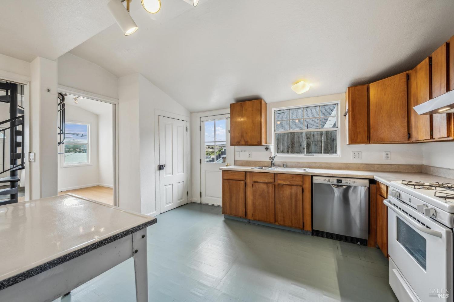Detail Gallery Image 19 of 76 For 58 Main St, San Rafael,  CA 94964 - 2 Beds | 2 Baths