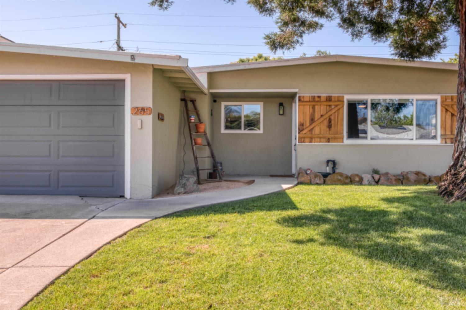 Detail Gallery Image 4 of 31 For 265 Juniper St, Vacaville,  CA 95688 - 3 Beds | 2 Baths