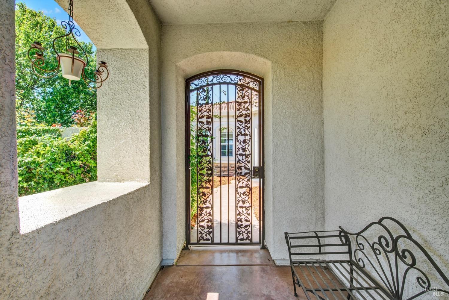 Detail Gallery Image 9 of 77 For 900 Shelter Cove Ct, Vacaville,  CA 95688 - 5 Beds | 3 Baths