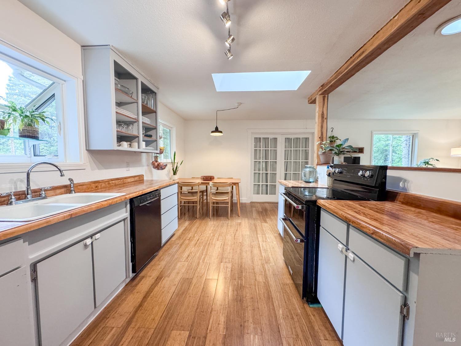 Detail Gallery Image 6 of 22 For 1853 Clover Dr, Willits,  CA 95490 - 3 Beds | 1 Baths