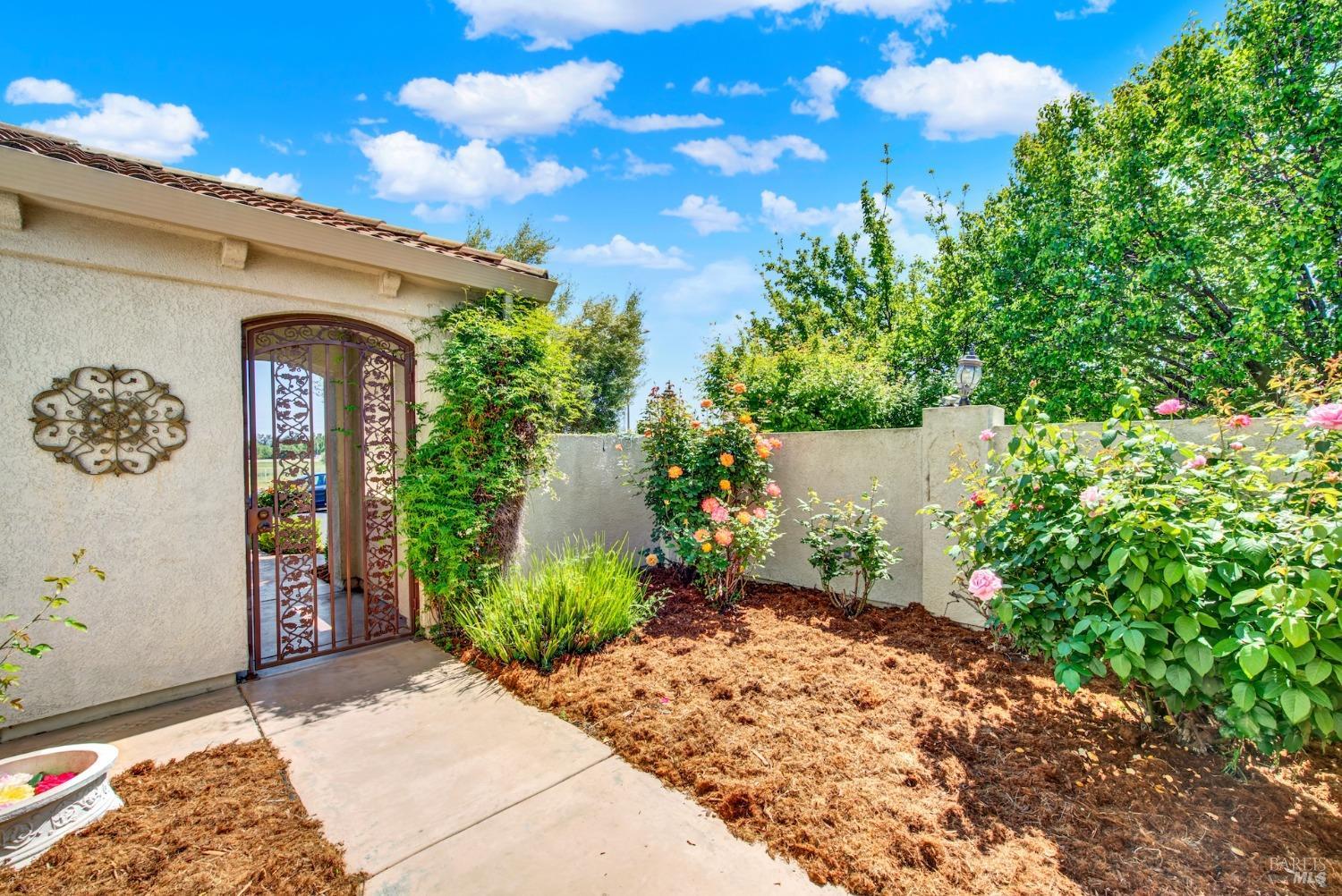 Detail Gallery Image 8 of 77 For 900 Shelter Cove Ct, Vacaville,  CA 95688 - 5 Beds | 3 Baths