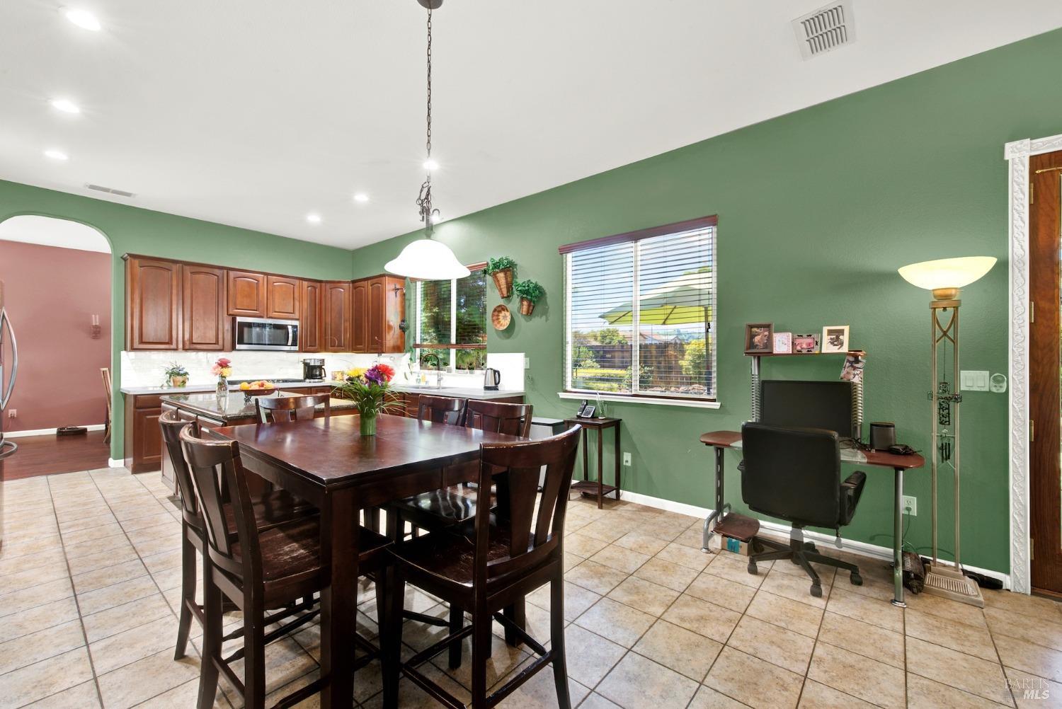 Detail Gallery Image 32 of 77 For 900 Shelter Cove Ct, Vacaville,  CA 95688 - 5 Beds | 3 Baths