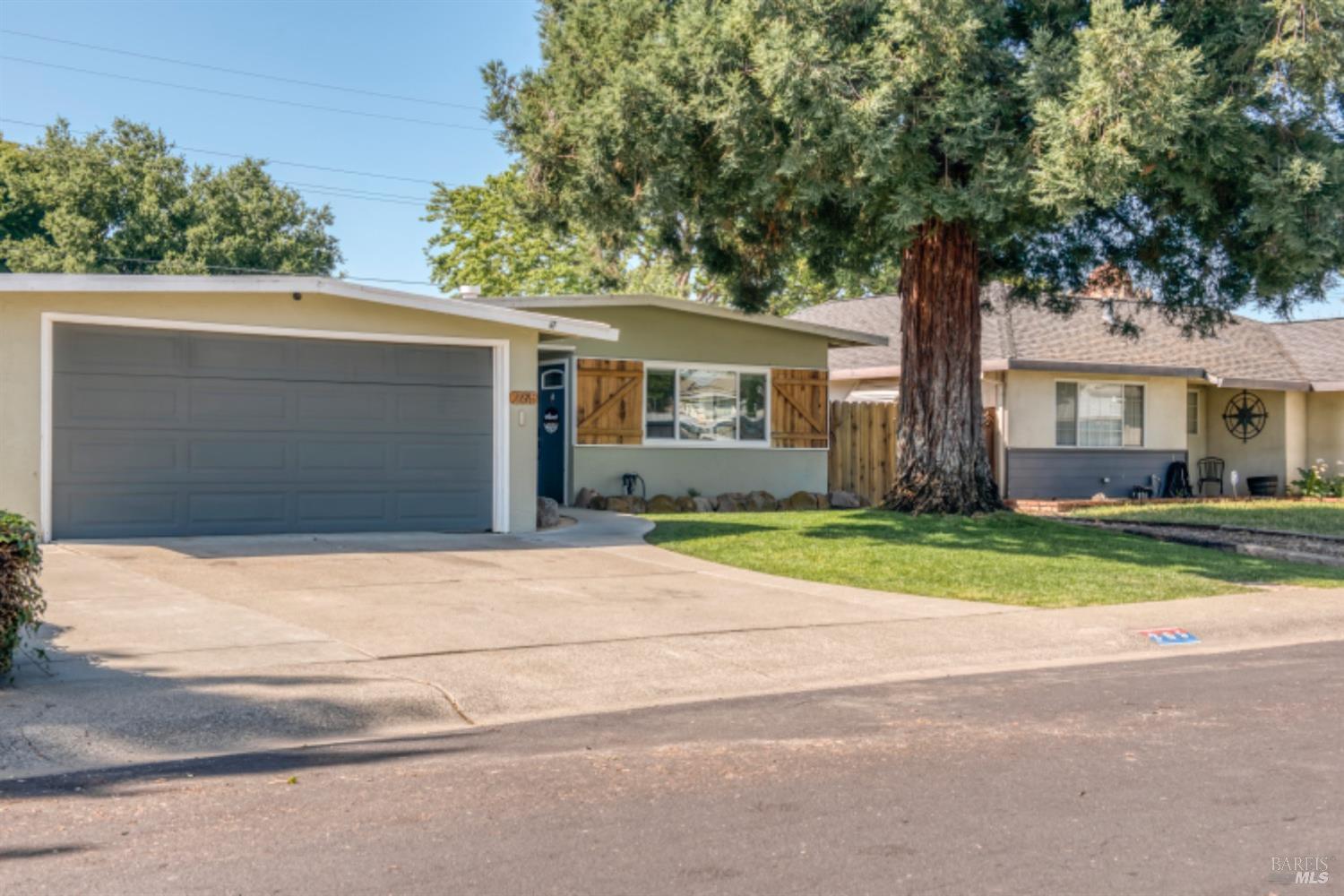 Detail Gallery Image 1 of 31 For 265 Juniper St, Vacaville,  CA 95688 - 3 Beds | 2 Baths
