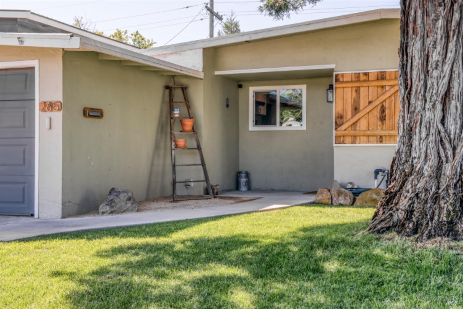 Detail Gallery Image 5 of 31 For 265 Juniper St, Vacaville,  CA 95688 - 3 Beds | 2 Baths