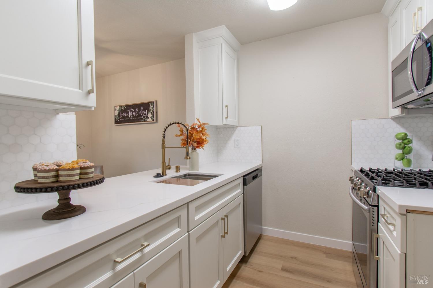 Stinson Avenue, Vacaville, California image 9
