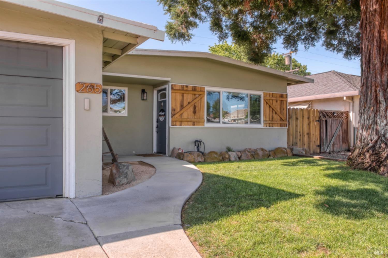 Detail Gallery Image 3 of 31 For 265 Juniper St, Vacaville,  CA 95688 - 3 Beds | 2 Baths