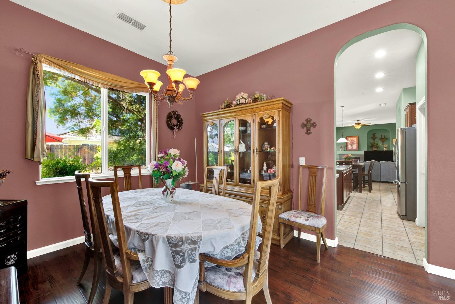 Detail Gallery Image 18 of 77 For 900 Shelter Cove Ct, Vacaville,  CA 95688 - 5 Beds | 3 Baths