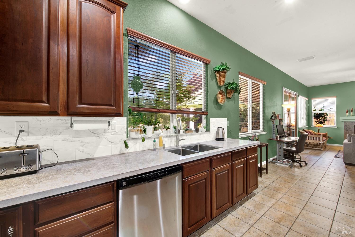 Detail Gallery Image 29 of 77 For 900 Shelter Cove Ct, Vacaville,  CA 95688 - 5 Beds | 3 Baths