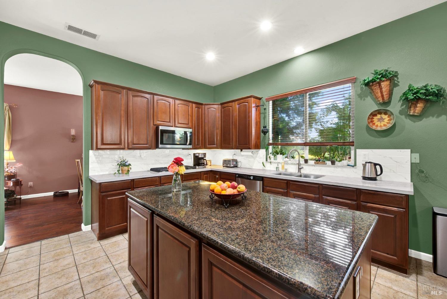 Detail Gallery Image 21 of 77 For 900 Shelter Cove Ct, Vacaville,  CA 95688 - 5 Beds | 3 Baths