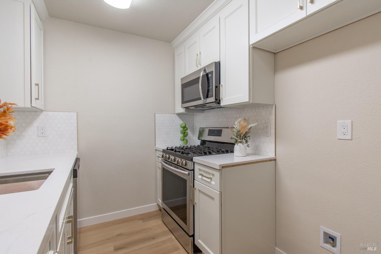 Stinson Avenue, Vacaville, California image 8