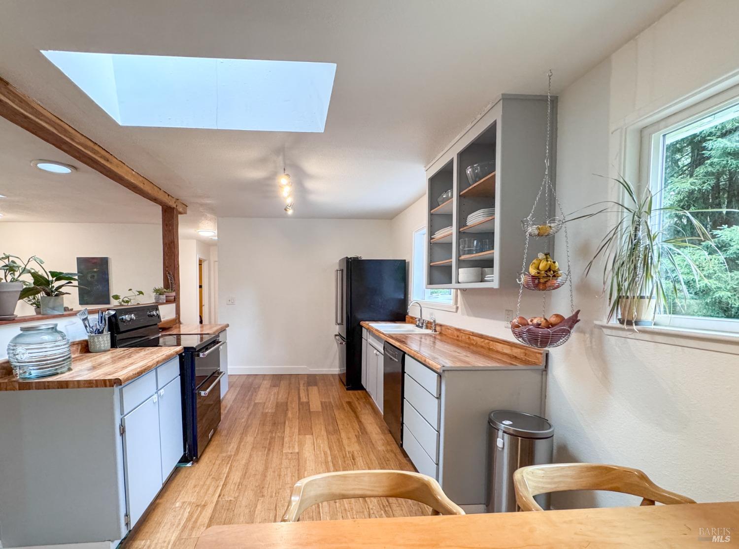 Detail Gallery Image 9 of 22 For 1853 Clover Dr, Willits,  CA 95490 - 3 Beds | 1 Baths