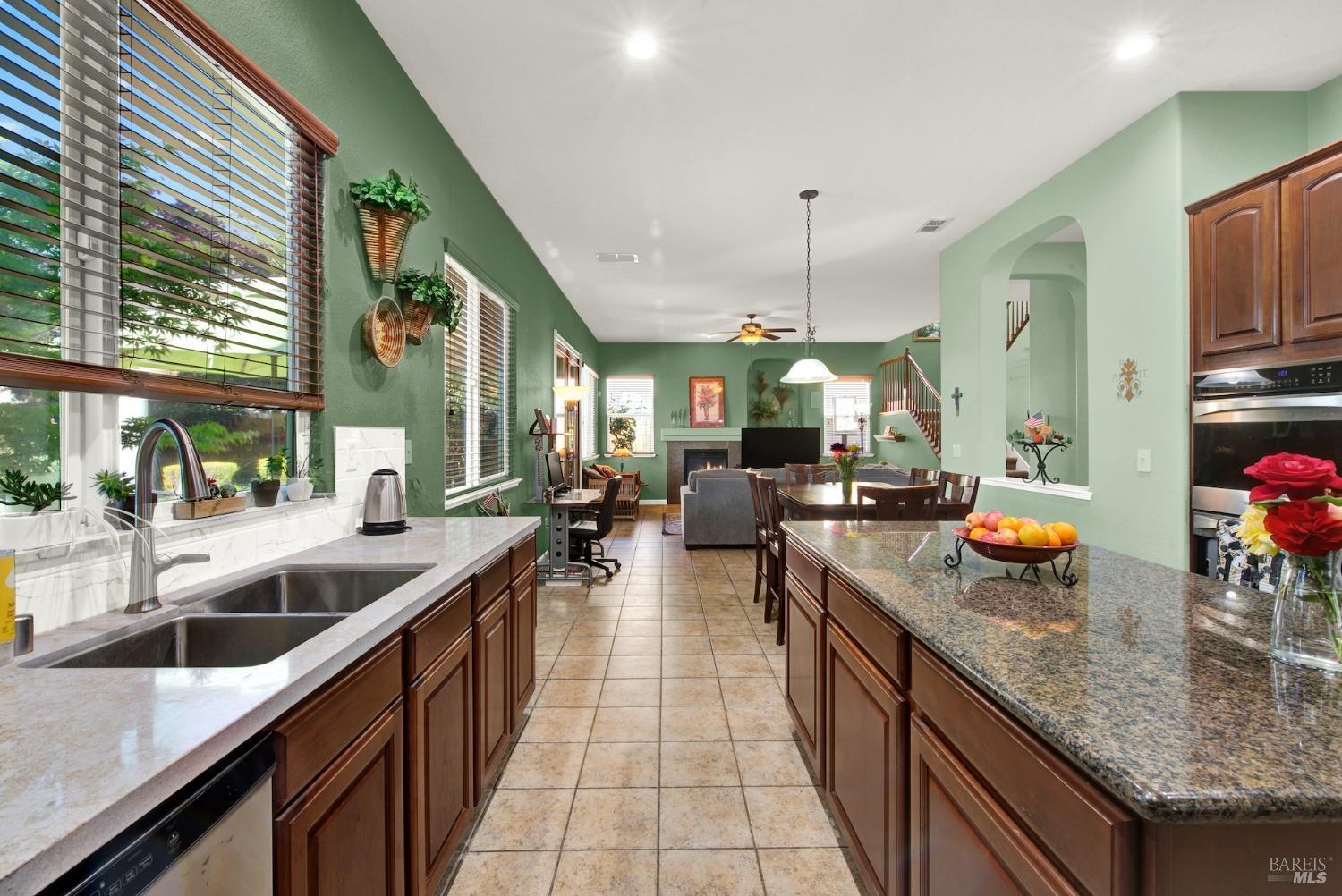 Detail Gallery Image 27 of 77 For 900 Shelter Cove Ct, Vacaville,  CA 95688 - 5 Beds | 3 Baths